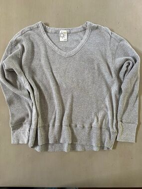 Aerie Wow! Light Gray V-Neck Waffle Knit Women's Sweater